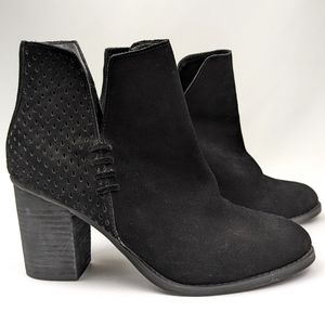 Steve Madden Shepp Suede Boot Perforated Notched Whipstitched Block Heel Black 9